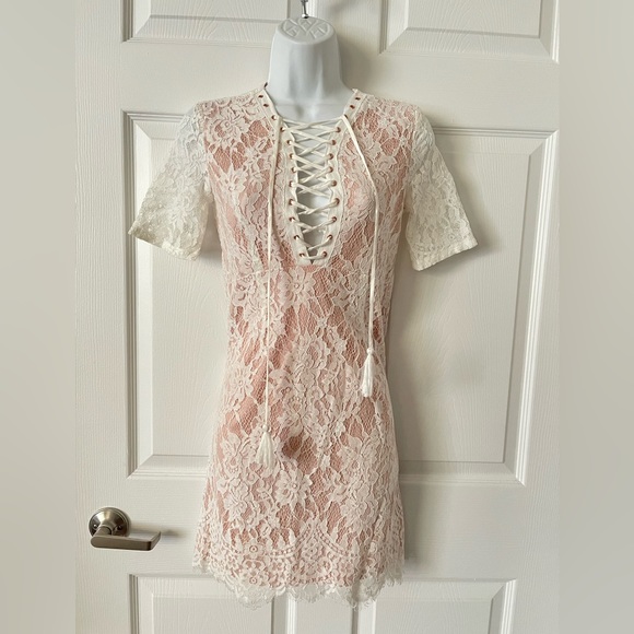 ❤️NWT Forever 21 Ivory Lace Short Dress. Size S.❤️ - Picture 1 of 7